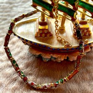 Multi colored enamel stretchy bracelet